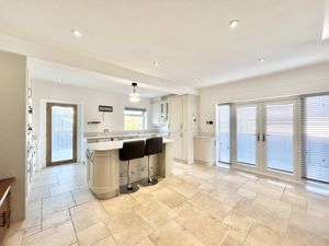 Photo 25- click for photo gallery